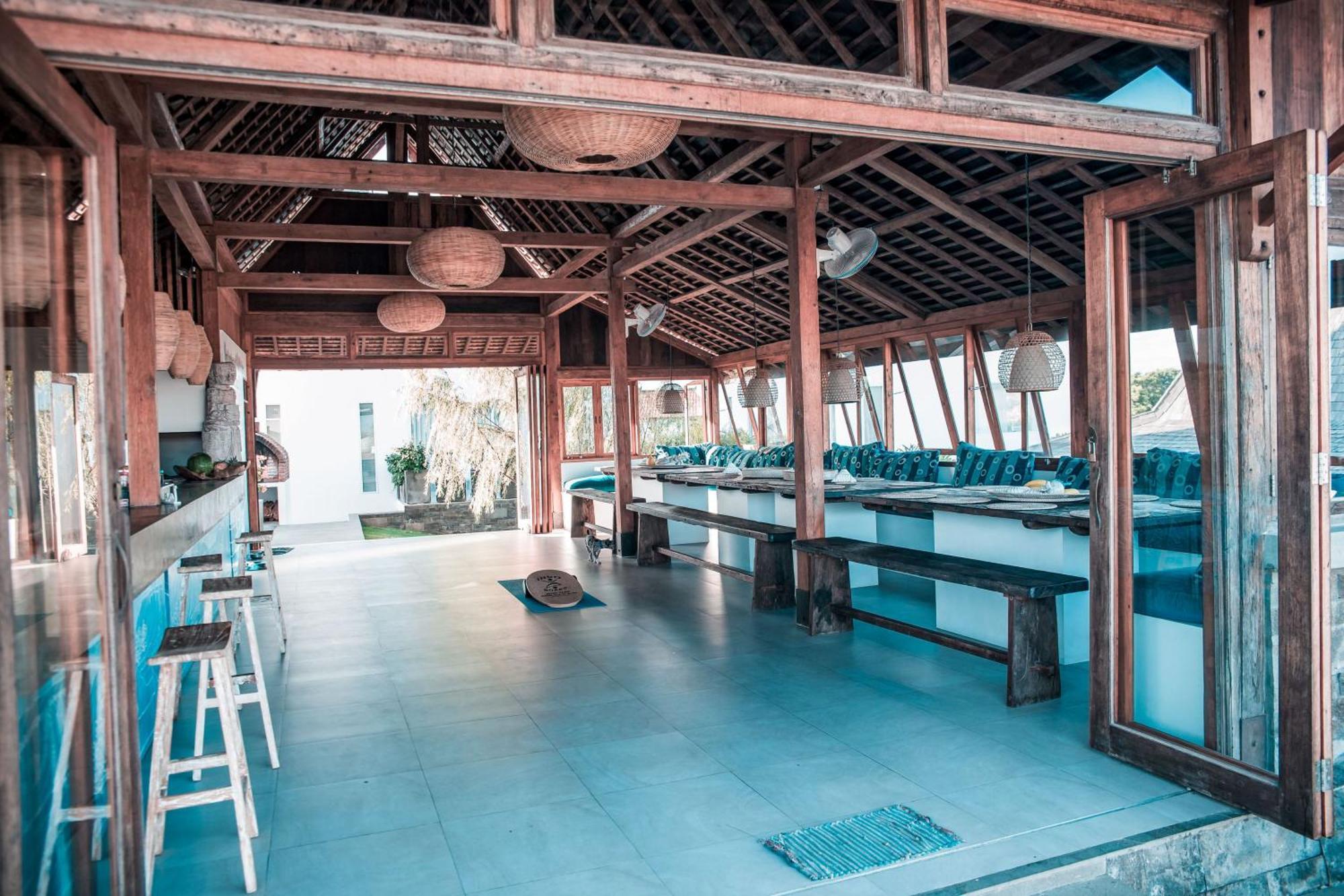 Salty Breeze Bali Resort *